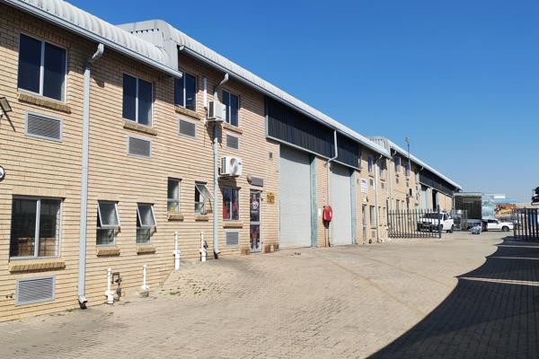 This versatile commercial property is situated in the well-established Rustenburg Oos-Einde suburb, conveniently located close to ...