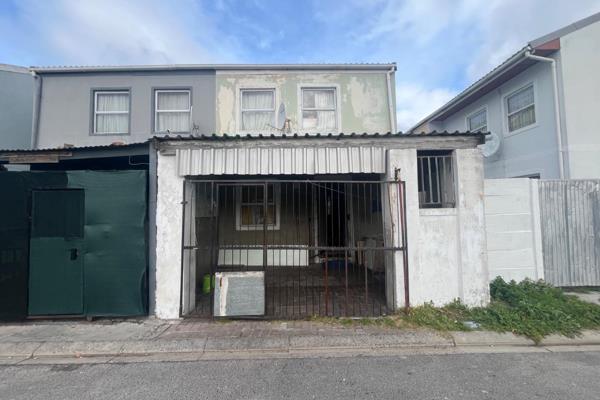 Two-Bedroom Home in Hanover Park Ready for Renovation

This two-bedroom property in Hanover Park presents an excellent opportunity ...