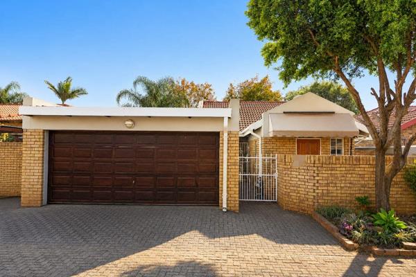 This property features the following

2 bedrooms
2 bathrooms of which one is en-suite
lounge
dining room
kitchen with pantry and loads ...