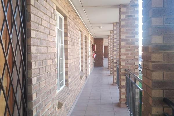 Asking Price: R600,000

Don't miss this fantastic opportunity to own a well-maintained 2-bedroom, 1-bathroom first-floor ...