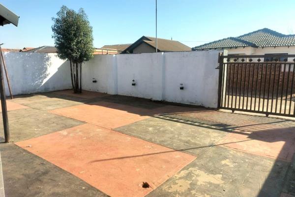 Neat and well-maintained property featuring 2-bedrooms, a full bathroom equipped with a bathtub, basin and toilet, an open-plan lounge ...