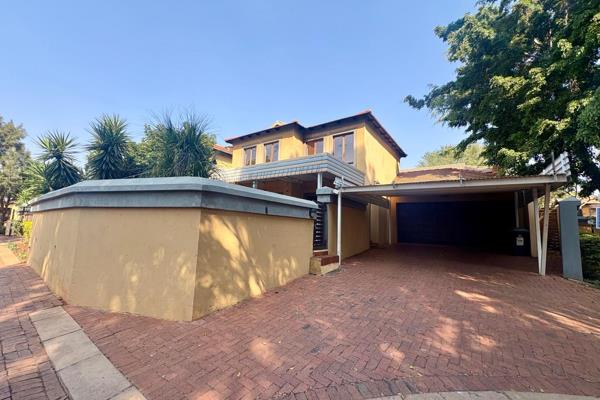 Experience modern estate living in this beautifully designed 3-bedroom duplex, perfectly positioned within a secure estate with ...