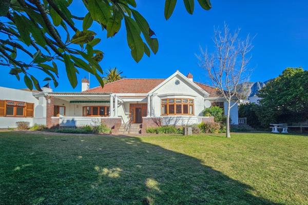 Set on an exceptional 1,320m² double plot in one of Upper Claremont's most sought-after addresses, this distinguished family ...