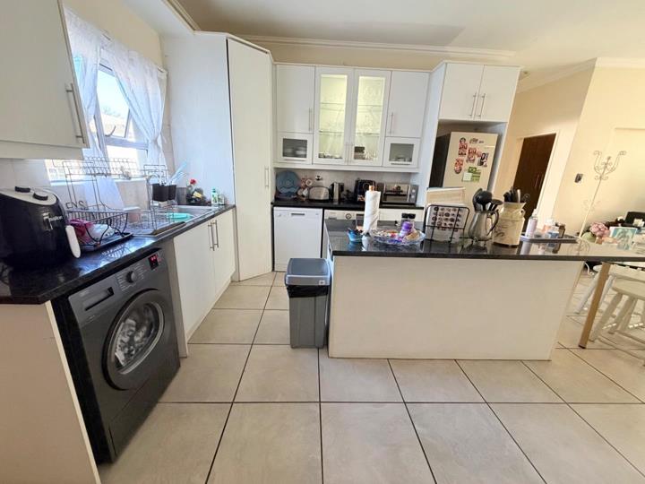 Listing number: P24-117497083, Image number: 2