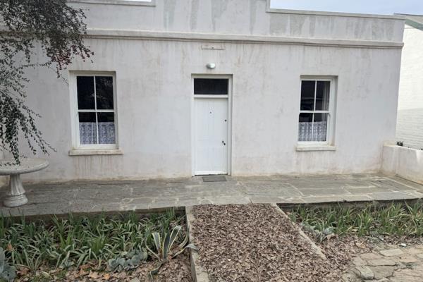 Nestled in the heart of the enchanting village of Nieu-Bethesda, this exceptional Karoo ...