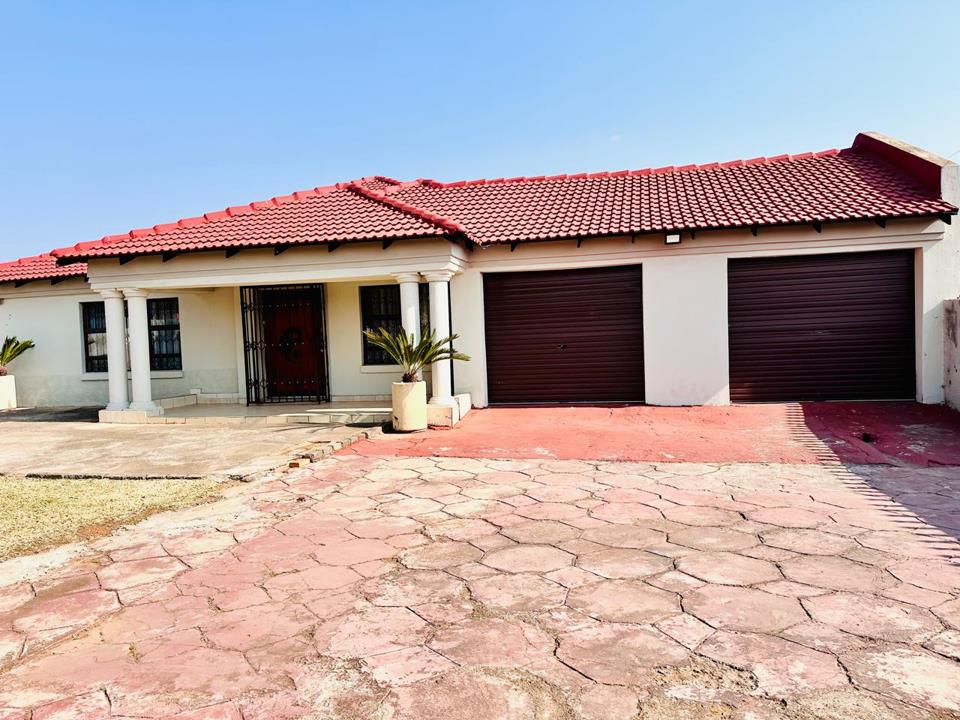 Spacious Westonsaria Home with Solar and Safe Living in Westonaria