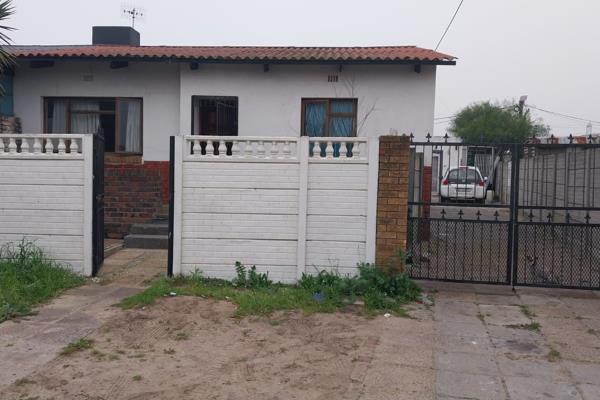 An excellent income-generating property offering two separate
3 bedroom homes on one ERF, making it ideal for investors or
extended ...