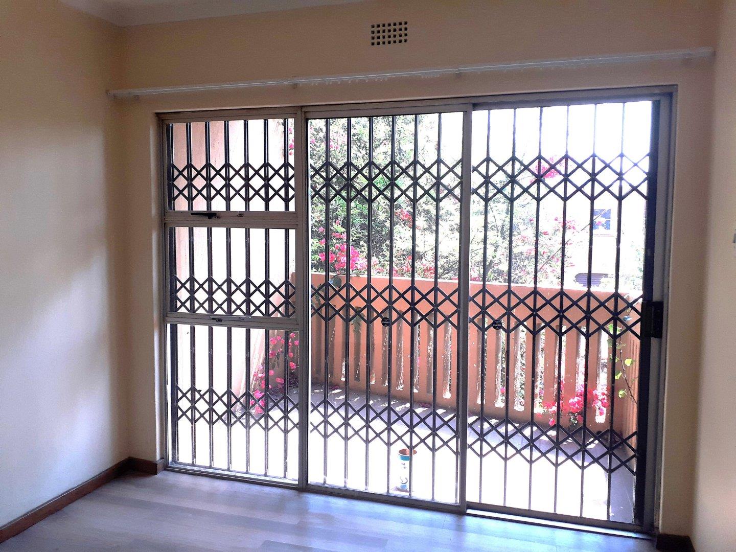 3 Bedroom Apartment / Flat to Rent in Model Park