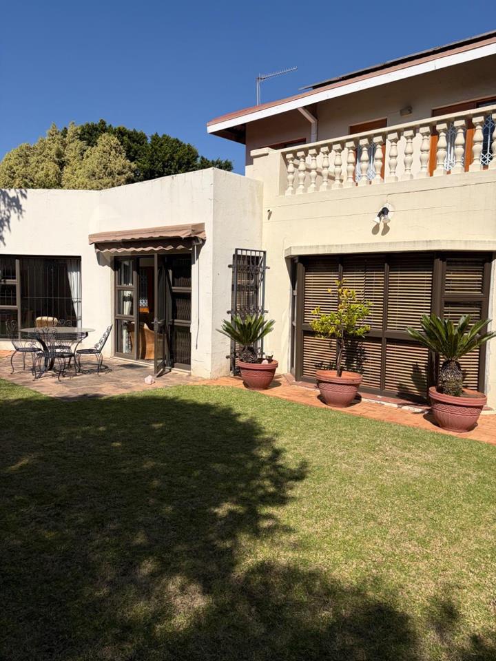Listing number: P24-117507878, Image number: 1, Pretty private lush garden 