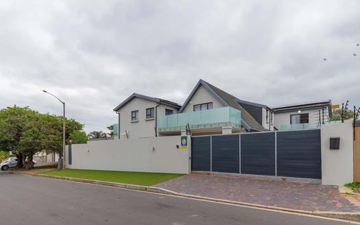 8 Bedroom House for sale in Milnerton Ridge