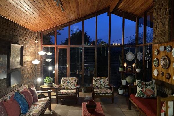 End your search right here. You are buying LOCATION, convenience, space and opportunity.  Well built classic of the Lukasrand era ...