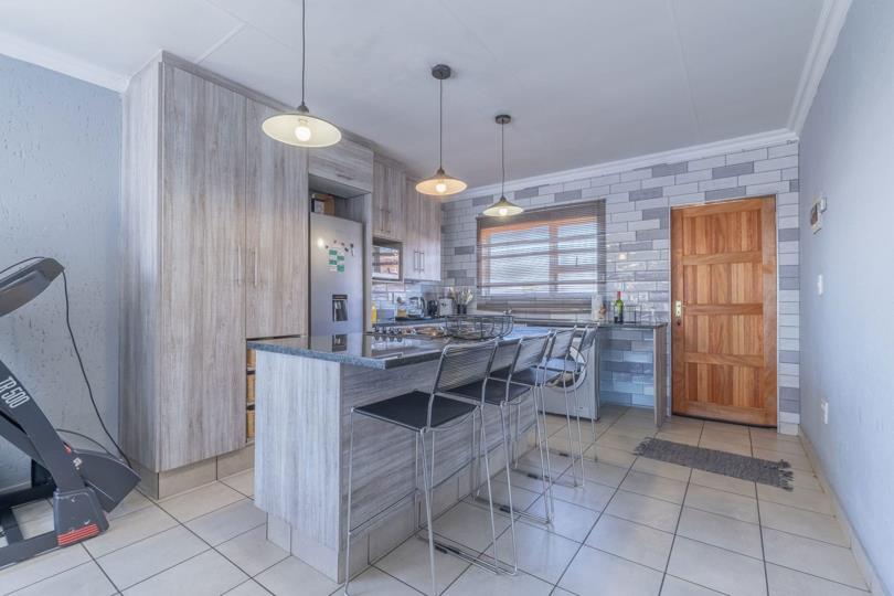 Listing number: P24-117508816, Image number: 3