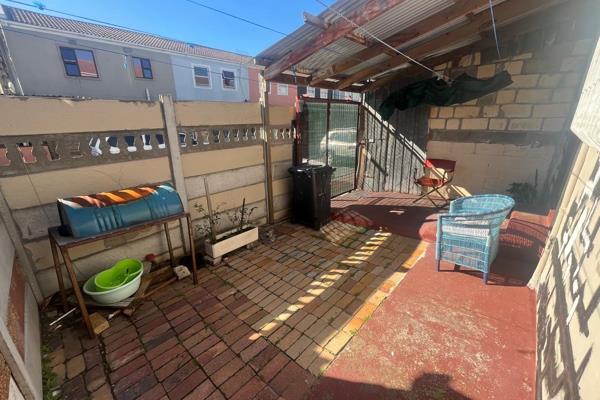 Three-Bedroom Home in Hanover Park, Cape Town

This residential property offers practical living accommodation in the established ...