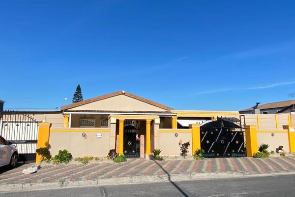 Ultimate Investment Opportunity in Mandalay!! 2 Bed Main House + 6 Flats | High Income Generating 

Main House:

  - 2 Bedrooms | 2 ...