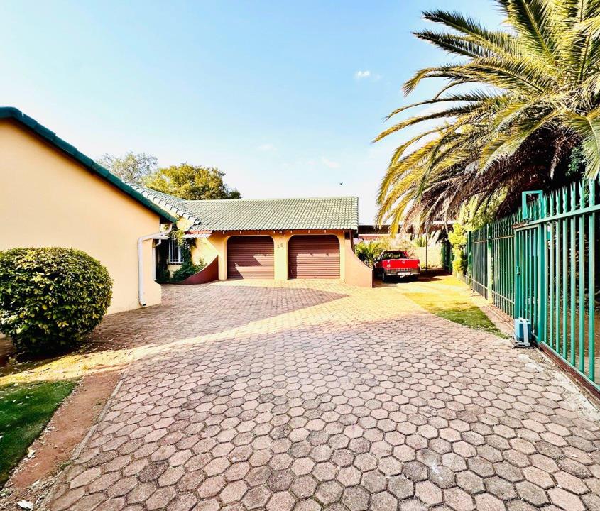 Family home with comfort and style in Westonaria