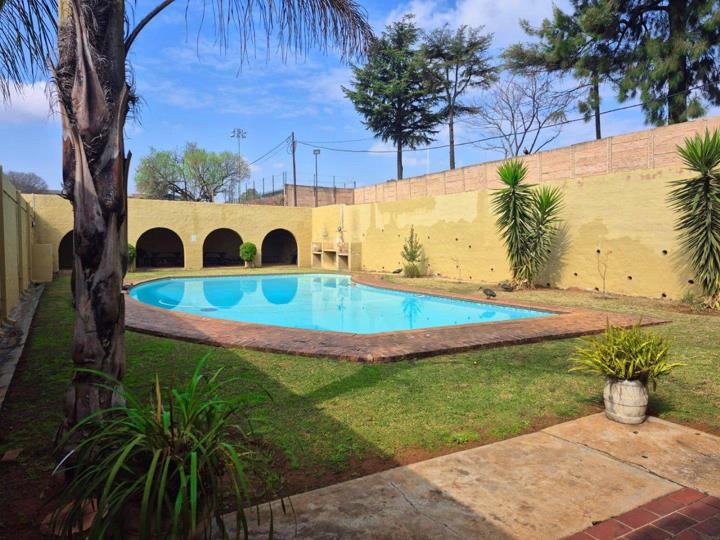 Listing number: P24-116239482, Image number: 3, Communal Pool