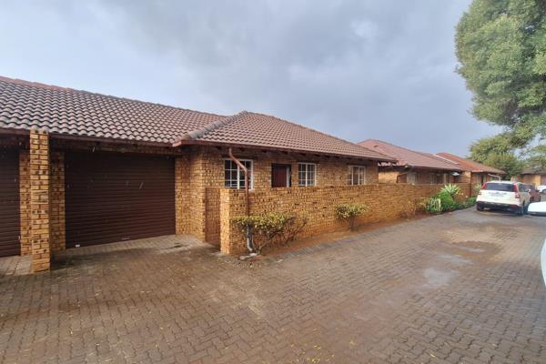 This well-positioned townhouse in Amandasig offers comfortable, low-maintenance living in a secure and family-friendly estate. With a ...