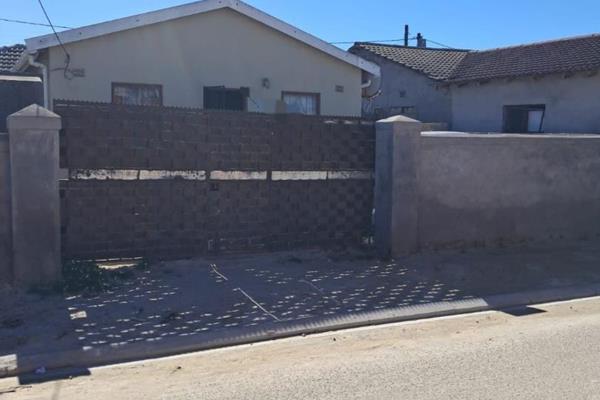 This affordable 2-bedroom house in Makhaza is ideal for first-time homeowners and small families. The property features an open-plan ...