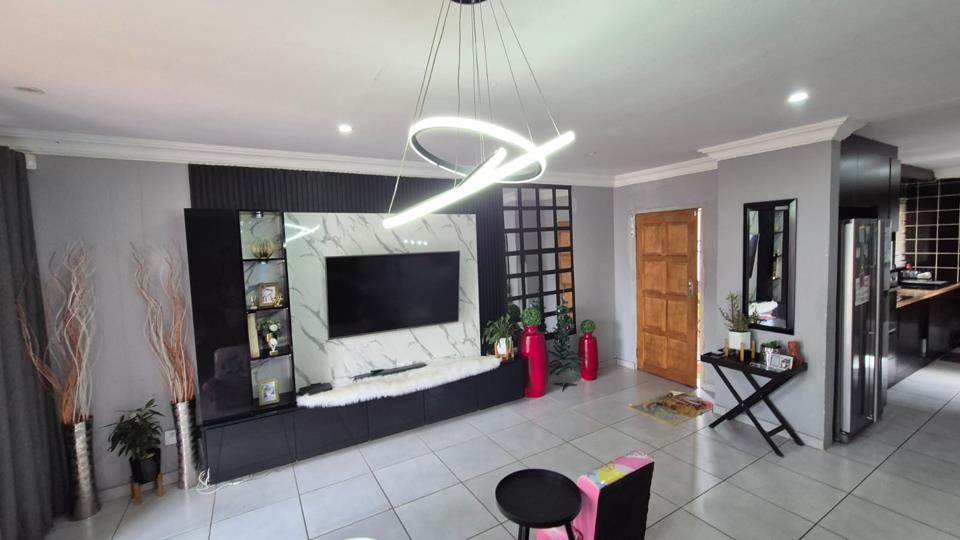 Listing number: P24-117715675, Image number: 2