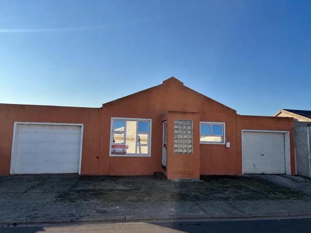 Listing number: P24-117521571, Image number: 1, FRONT OF HOUSE