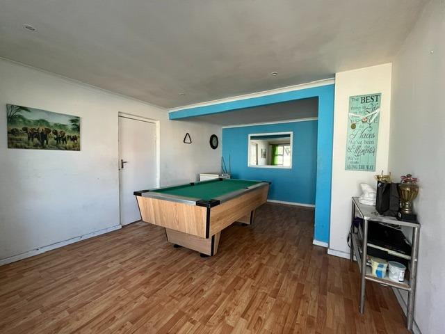 Listing number: P24-117521571, Image number: 2, LIVING ROOM AREA
