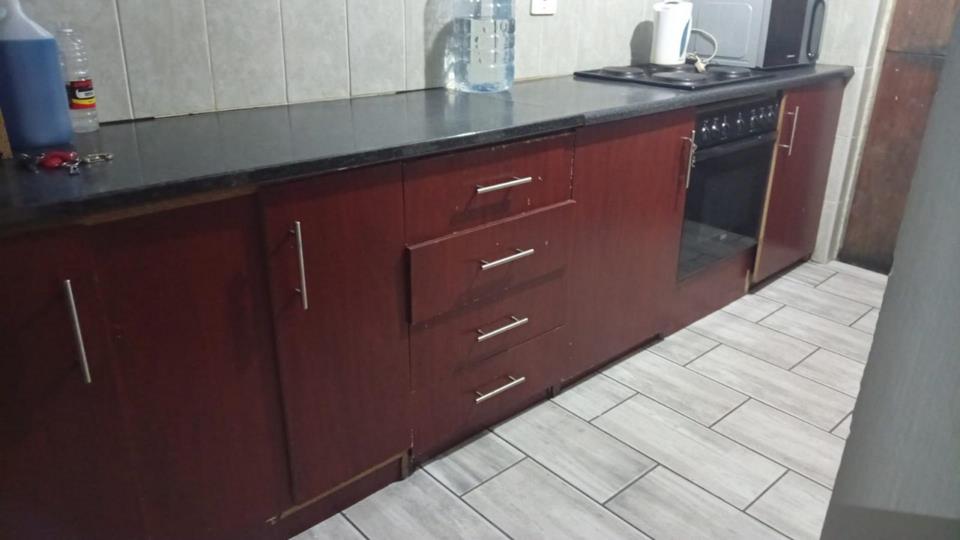 Listing number: P24-117522816, Image number: 2, Kitchen