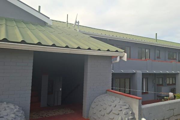 BOTTOM-FLOOR UNIT - SECURE COASTAL LIVING

Situated at Siesta 320, Rethman Drive ...