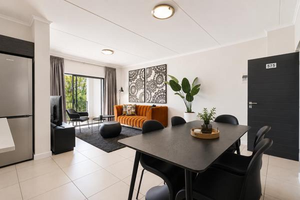 This modern first-floor apartment in Greenstone Crest offers comfortable, contemporary living with three bedrooms and two bathrooms, including a main en-suite. The open-plan kitchen features quality finishes and flows seamlessly ...