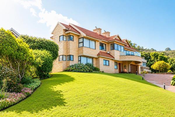 EXCLUSIVE JOINT SOLE MANDATE 

Just a five-minute walk from Glentana’s main beach and ...