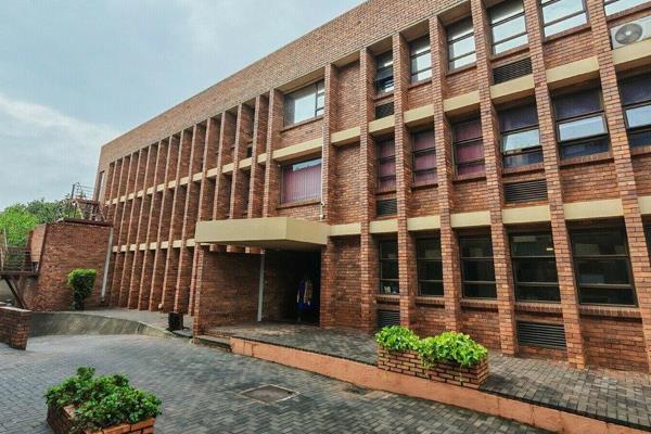 220m² Office To Let in Northcliff, Randburg

This spacious 220m² office unit ...