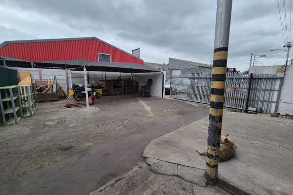 This 1,000m2 industrial warehouse for sale on Prinsloo Street, Beaconvale, is suited to ...
