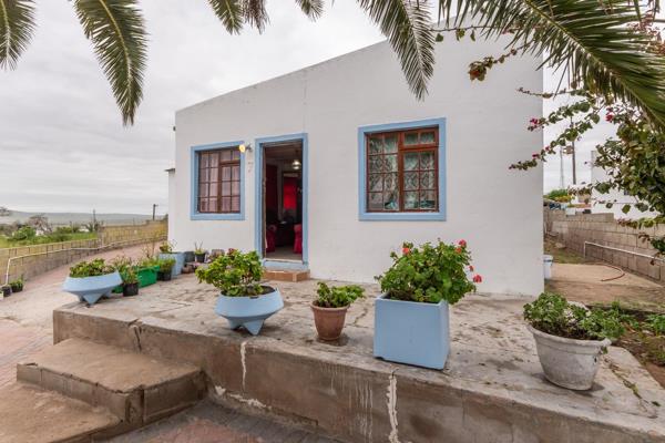 Exclusive Sole Mandate | Meridian Realty | Deceased Estate

This original two-bedroom ...
