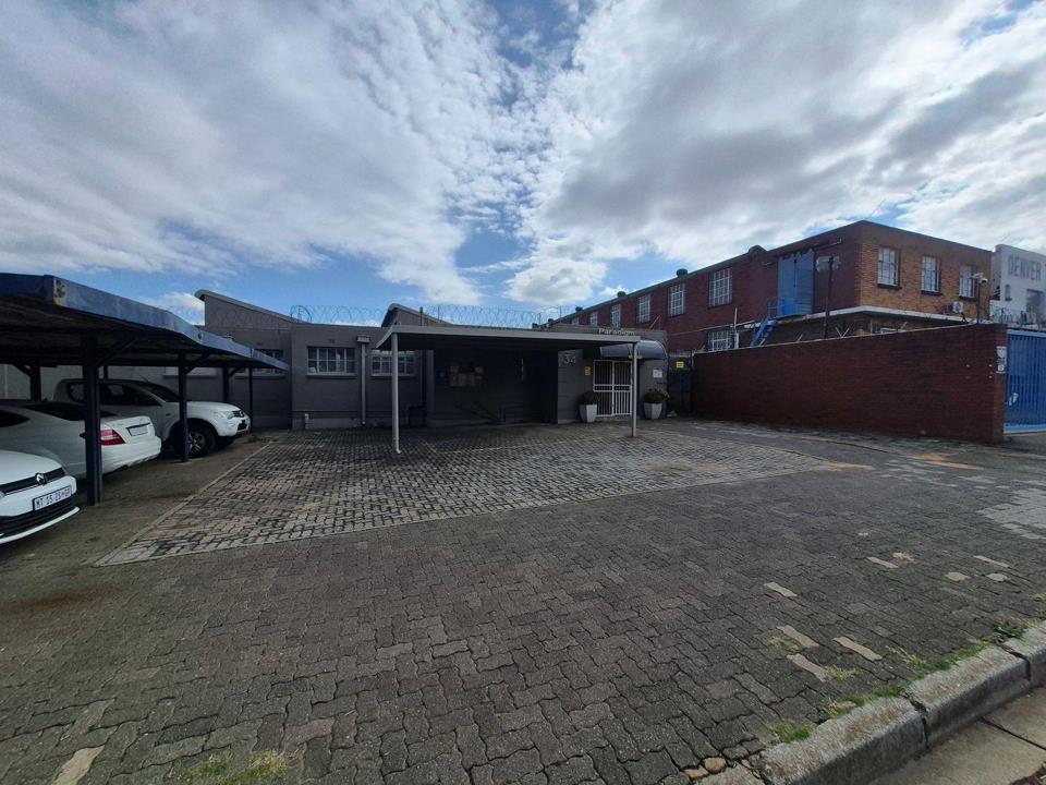 Listing number: P24-117529094, Image number: 1, Front Entrance