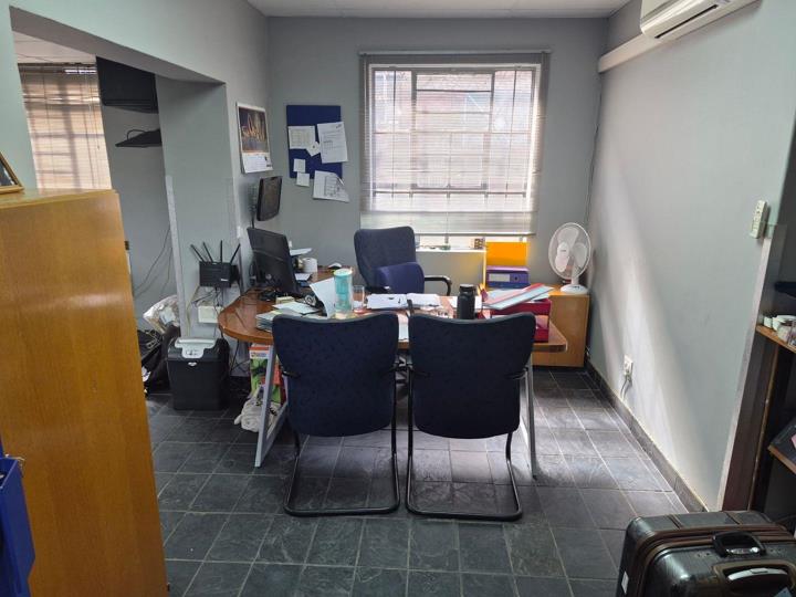 Listing number: P24-117529094, Image number: 3, Neat and Tidy offices