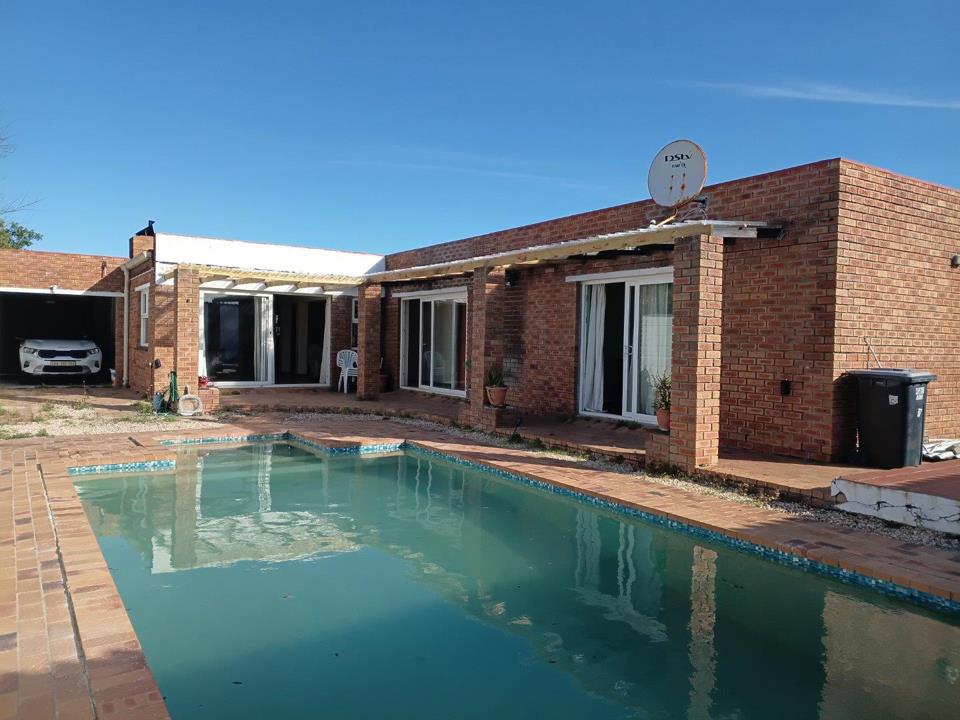 Listing number: P24-117529246, Image number: 1, pool view