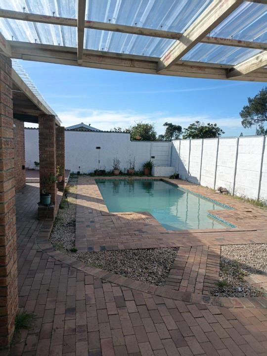 Listing number: P24-117529246, Image number: 3, yard view