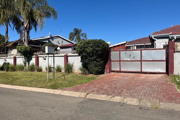 Welcome to this outstanding income generating investment with this modern student accommodation property, ideally situated in the ...
