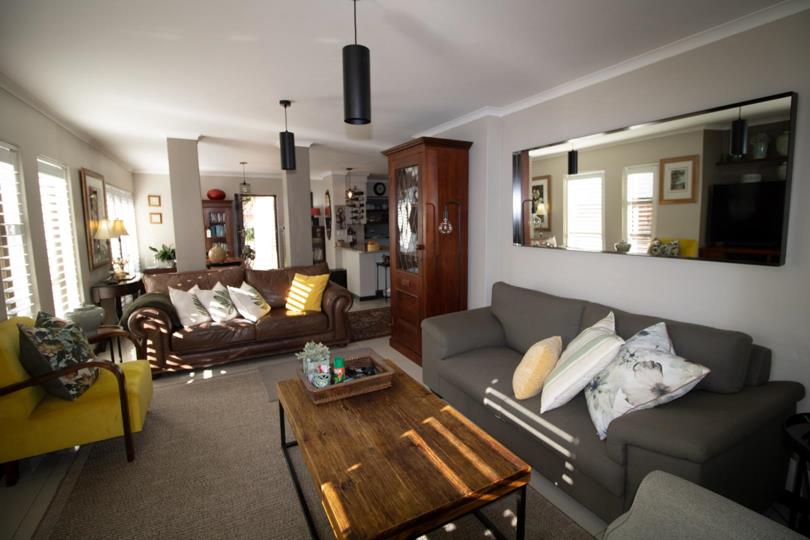 Listing number: P24-117531378, Image number: 2