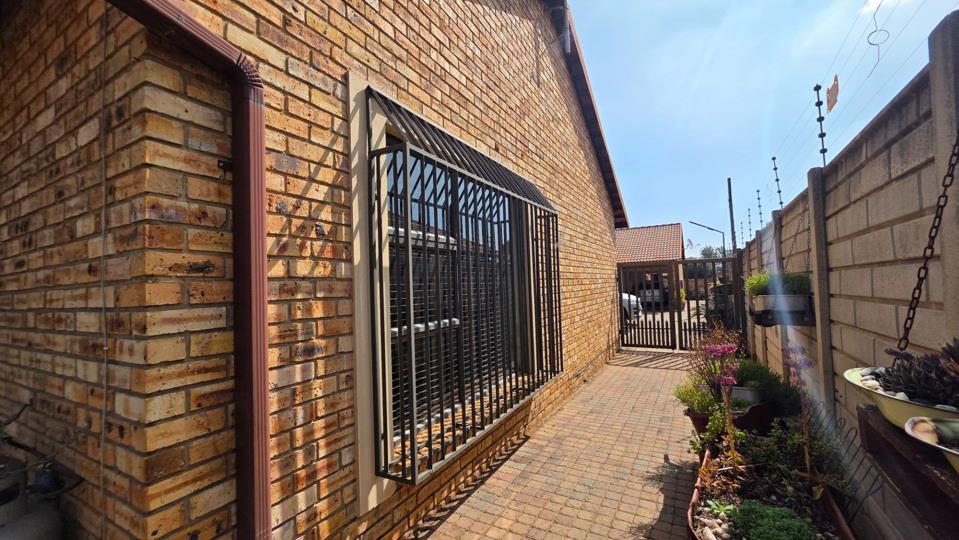 Listing number: P24-117531752, Image number: 2