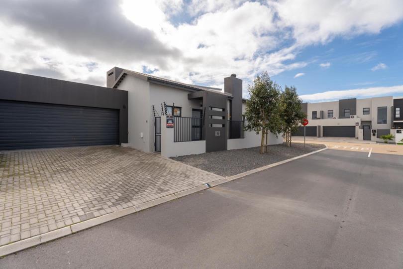 Listing number: P24-117449955, Image number: 2