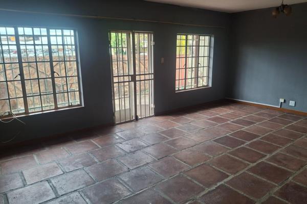 This spacious 3-bedroom apartment in Arbor Park, Tzaneen offers comfortable living with a well-designed open-plan layout. The home ...