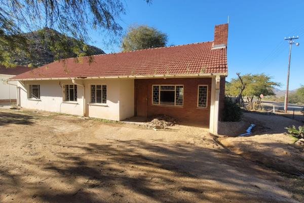 This well-located family home on Large Corner Stand in Springbok, Namaqualand offers an ...