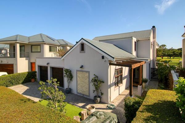 Exclusive Mandate
Luxury Non-distressed Auction - Bidding to start from R4 000 000
There is a higher, non-disclosed reserve ...