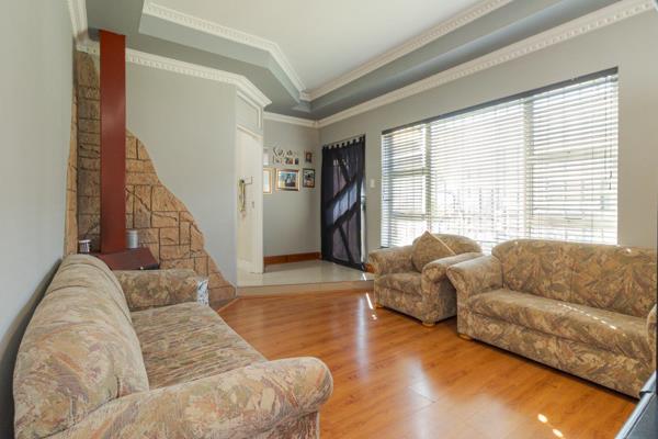 Versatile Family Living | 3 Bedrooms | 3 Bathrooms | Double Garage | Pool | ...