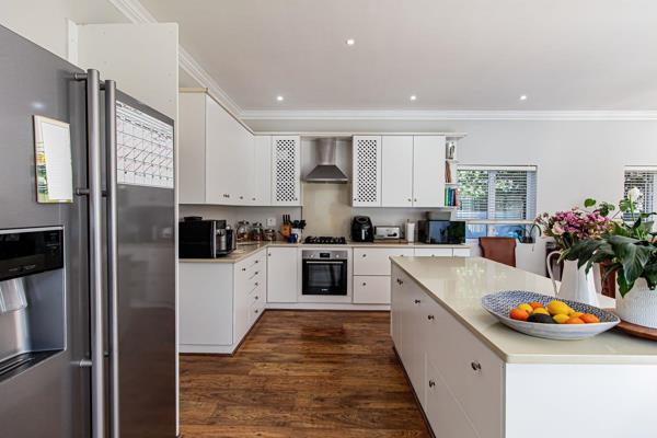 Set in a sought-after position within Schonenberg Estate, this beautifully laid-out, single-level home offers effortless living with a ...