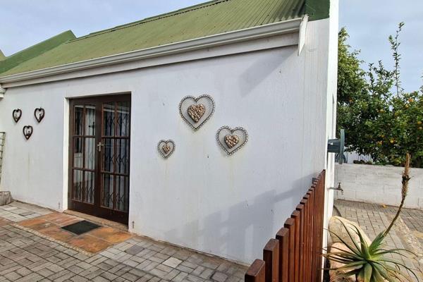 This fully furnished studio apartment offers simple, secure living in Country Club.

Property Features:

Living &amp; Bedroom: ...