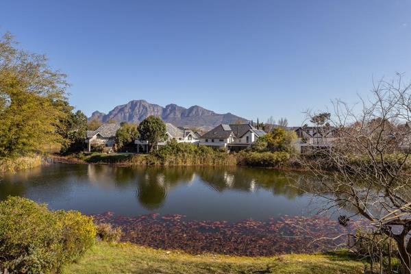Lakeside Living in Pearl Valley Estate 

Set right on the lake in Pearl Valley Golf Estate, this lovely Bear Creek Lakehouse is a ...