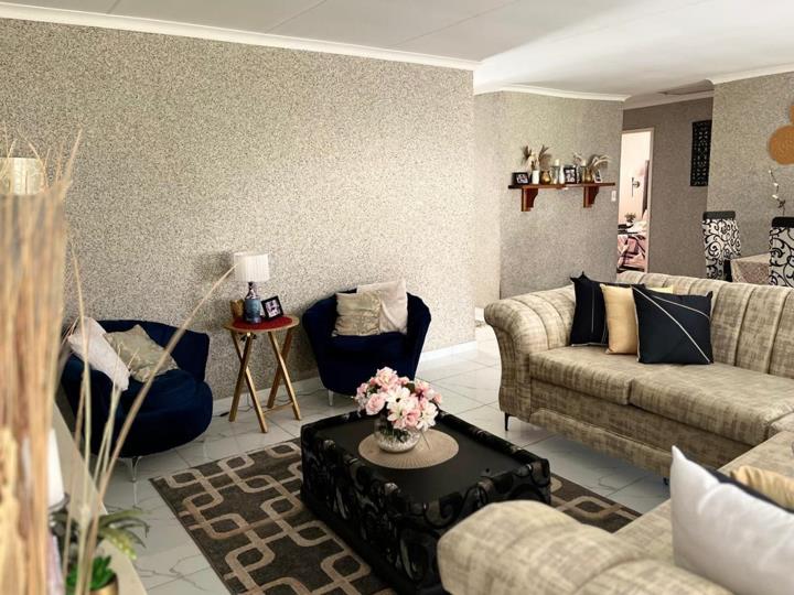 Listing number: P24-117683287, Image number: 2