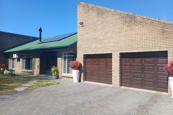 Situated in the highly sought-after area of La Provance, this spacious 4-bedroom, 2-bathroom home offers comfortable family living ...