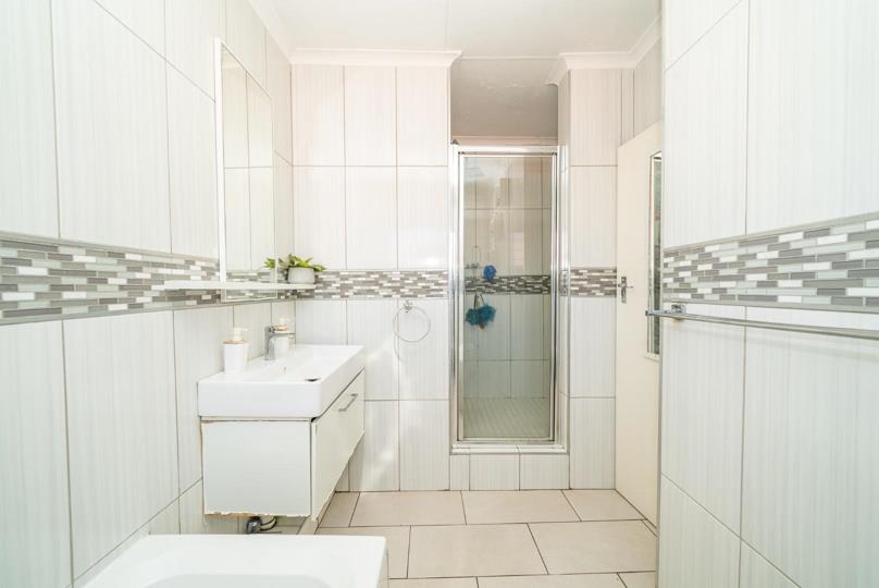 Listing number: P24-117540633, Image number: 2